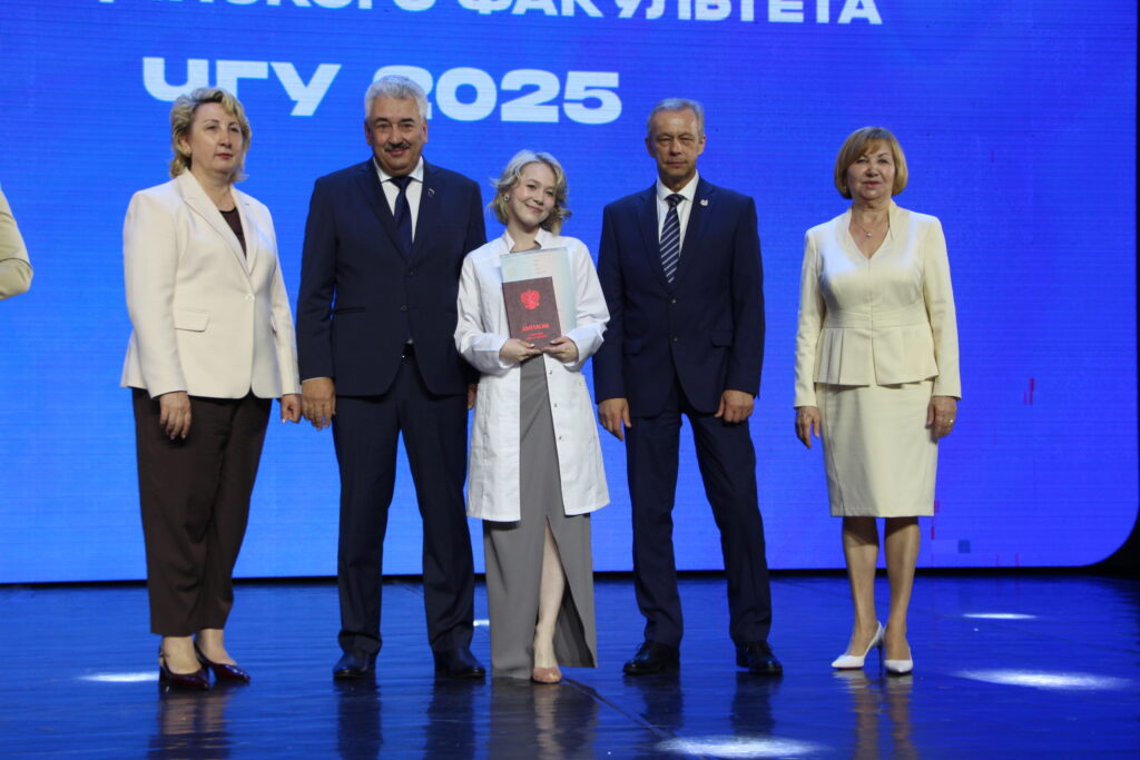 Торжественная церемония вручения диплома врача - выпускника медицинского факультета ЧГУ 2025 (Фоторепортаж)